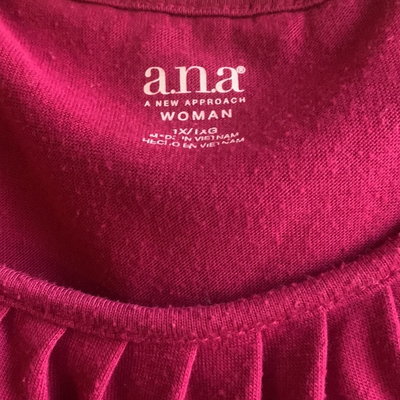 ✨3/$12✨Womens top - Picture 2 of 3